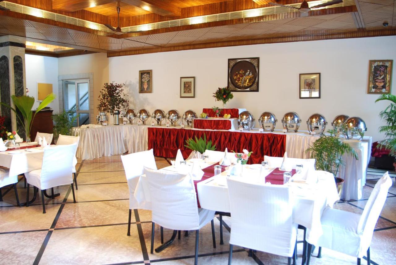 Hotel Corbett Kingdom Rāmnagar Buitenkant foto